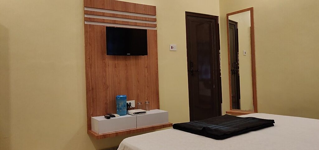 deluxe ac room - Hotel arya varanasi