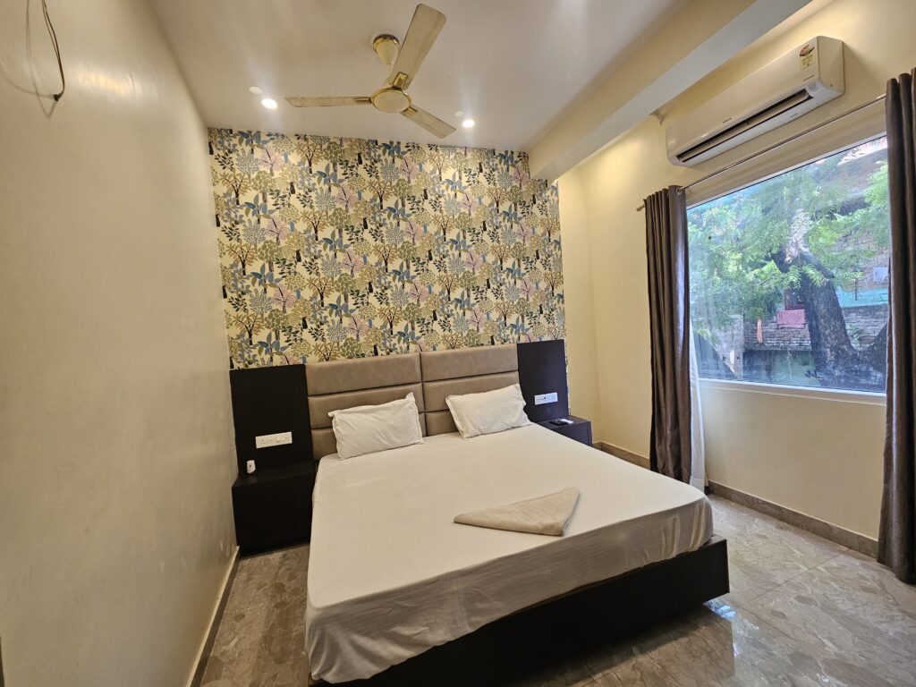Super deluxe ac room 2- Hotel Arya